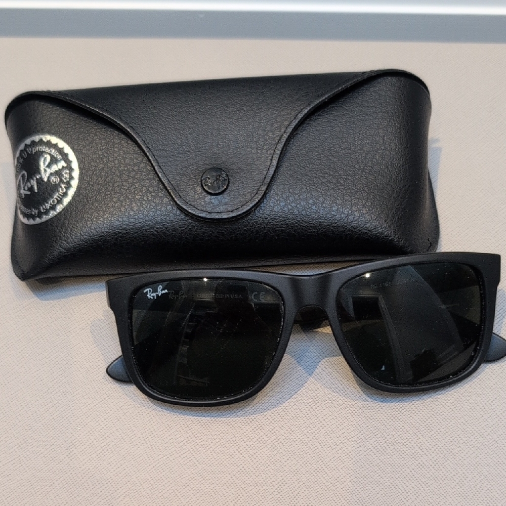 Ray-Ban Classic Black Sunglasses with Case